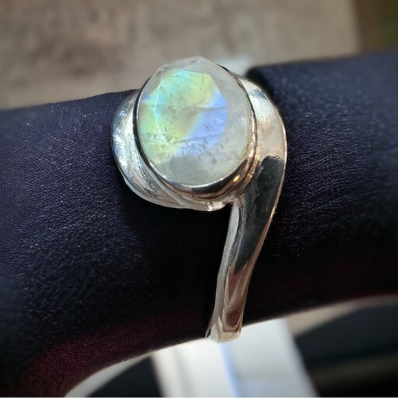 Natural Rainbow Moonstone Sterling Silver Ring - 7.5 - Picture 8 of 11